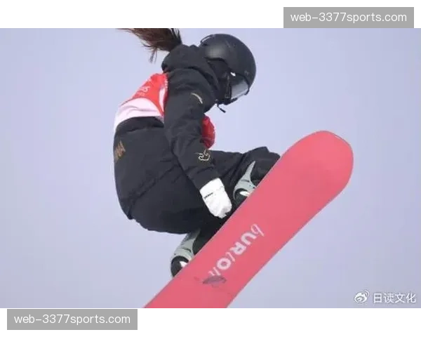 米兰冬奥会单板滑雪女子大跳台资格赛：中国选手张小楠三轮顺利跳出1080动作，排名第十一晋级决赛